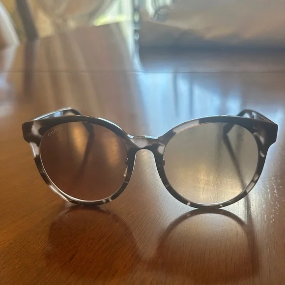 Gucci Black and Brown tourtoise shell frame Women's Sunglasses, authentic - Picture 2 of 14